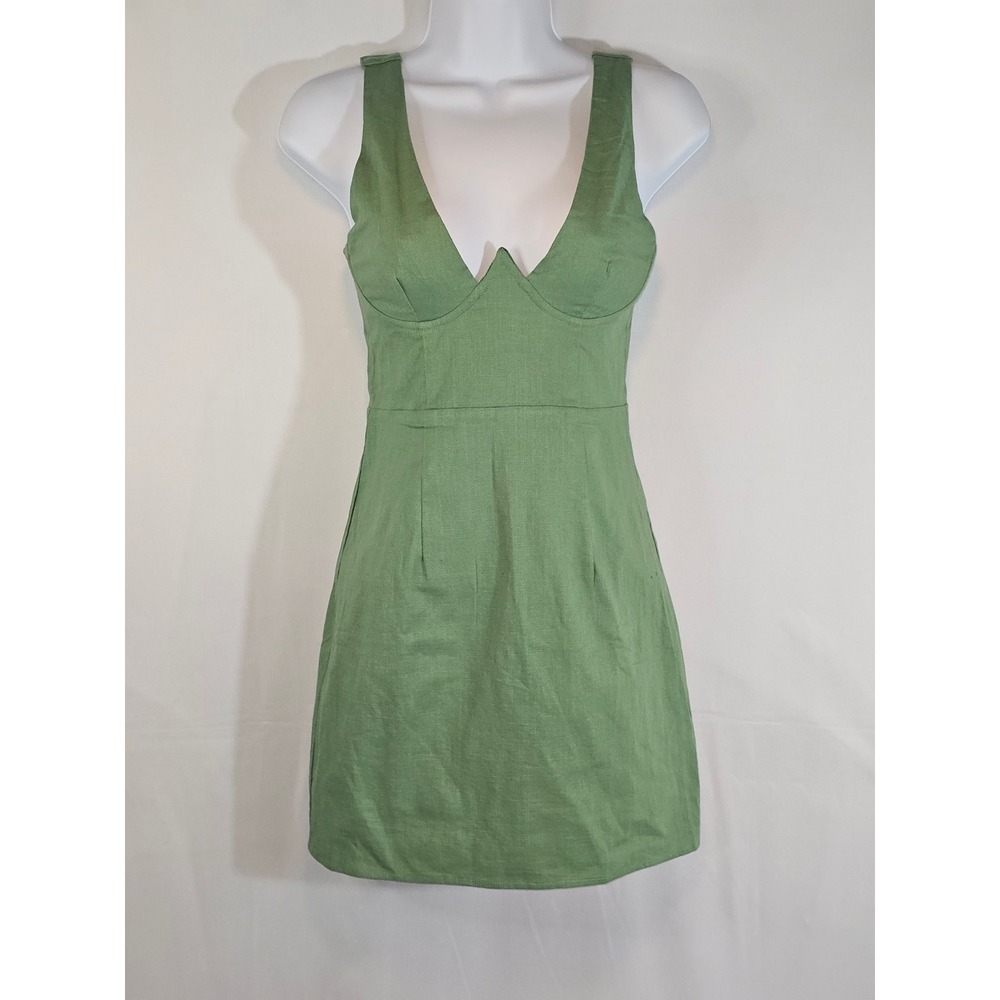 Sky to Moon Junior's Green Mini Dress Size Small‎ Runs Small Build in Bra